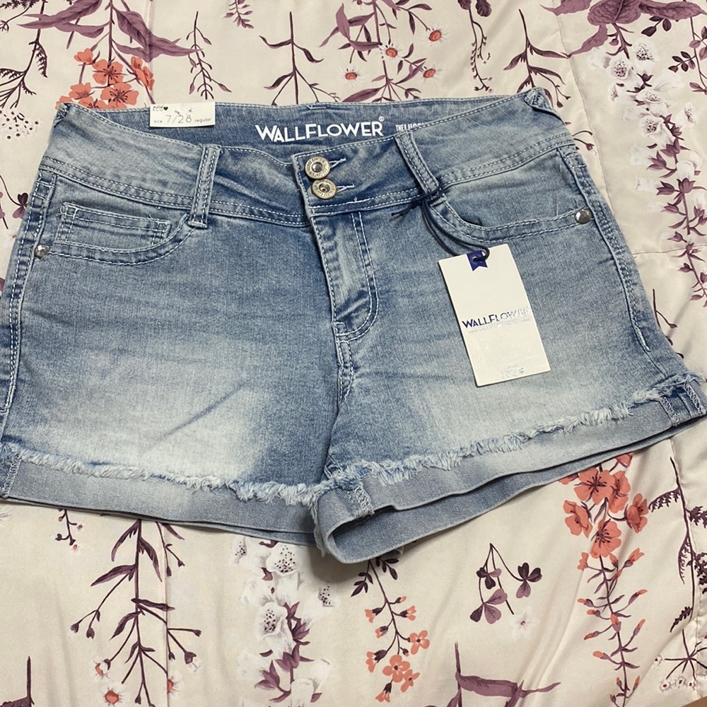 Wallflower Shorts